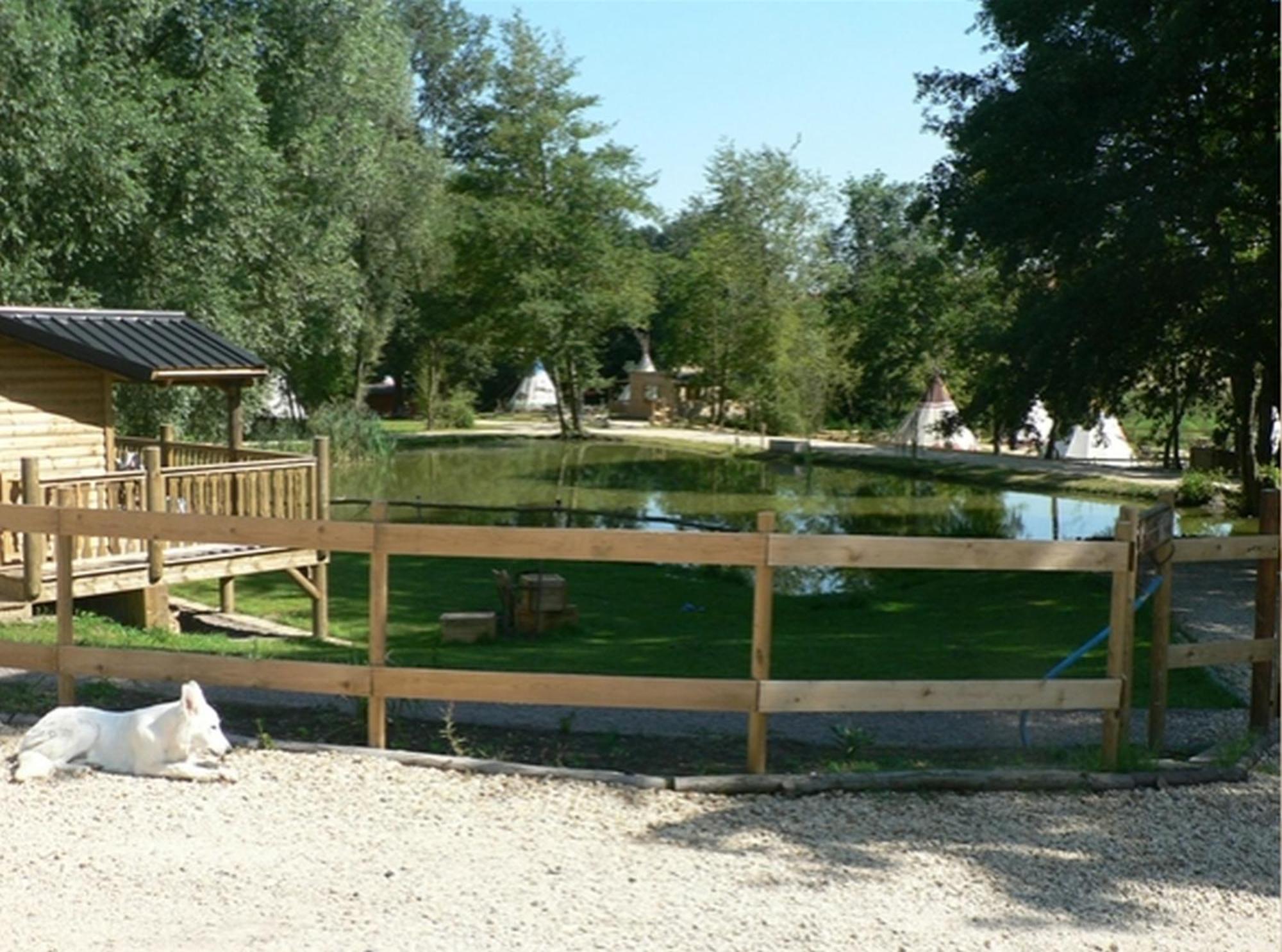 Etangs Du Moulin Hotel Suzy Eksteriør billede