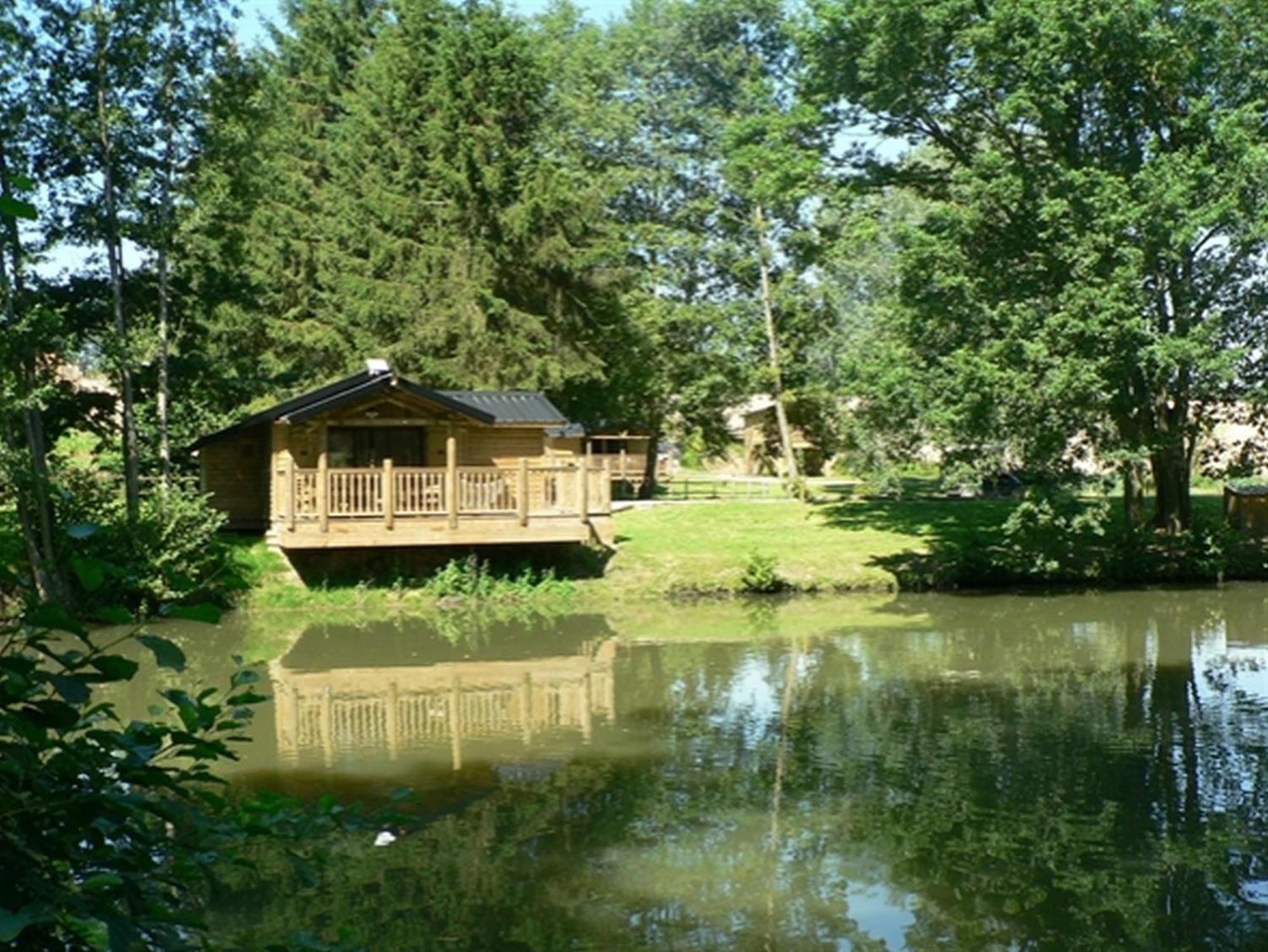 Etangs Du Moulin Hotel Suzy Eksteriør billede