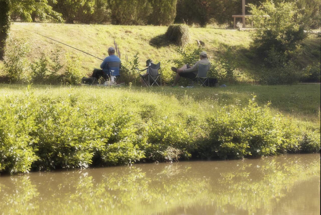 Etangs Du Moulin Hotel Suzy Eksteriør billede